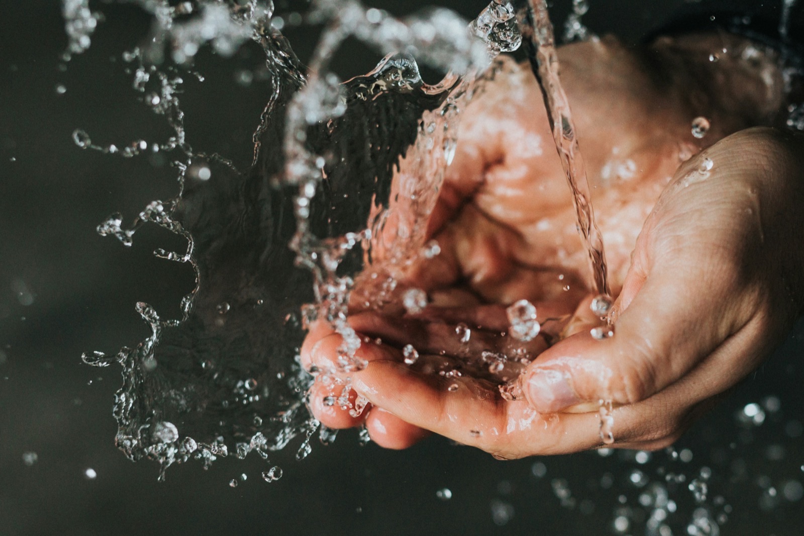 La vejiga se invita, no se ordena: como dejar correr agua sobre las manos, se sugiere en vez de forzar